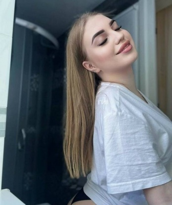 Мои сочные губы и изумительное тело подарят тебе незабываемые мгновения наслаждения. В моих объятиях ты забудешь обо всем и погрузишься в мир удовольствия.
Я мастерица любовных игр 😈 и исполнительница всех твоих фантазий. Моя изысканная эротика превратит самые заветные желания в яркую реальность. В моем арсенале множество способов доставить радость и заставить тебя дрожать от удовольствия.
Мои нежные прикосновения и нежные ласки превратят нашу встречу в настоящий фейерверк страсти. Позволь себе расслабиться и насладиться моментом, который будет только твоим. Уверяю, ты останешься доволен, и будешь хотеть еще.
Отзывы о моих услугах говорят сами за себя. Мои фотографии полностью соответствуют действительности, и ты не останешься разочарован. Если хочешь попробовать нечто особенное, свяжись со мной. Я жду тебя, мой красавчик, в Москве! 😉 1663, 21 год